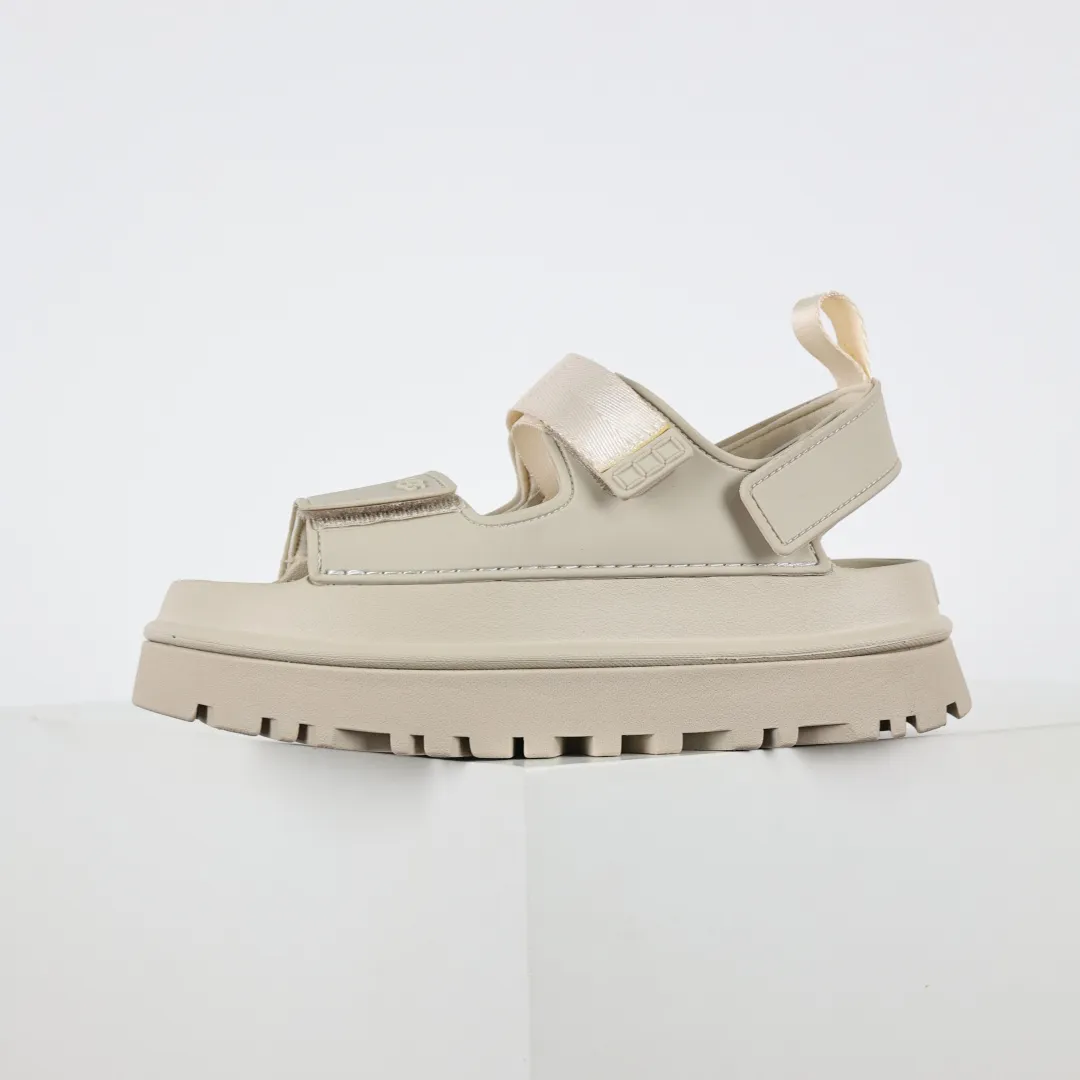 Copy price 💰560 Core recommendation Good price UGG Velcro slippers sandals summer versatile slippers soft sole non-slip beach thick sole casual elegant sandals The style of UGG sandals is really nice. It is suitable for all ages. The soles are made of super lightweight EVA foam. The classic material of U family can be said to be "light" to let you enjoy a different naked feeling. It is one of the most worth buying sandals in history. I guarantee you will not regret the series. Original OEM production Y products are available now. Size: 35 36 37 38 39 40